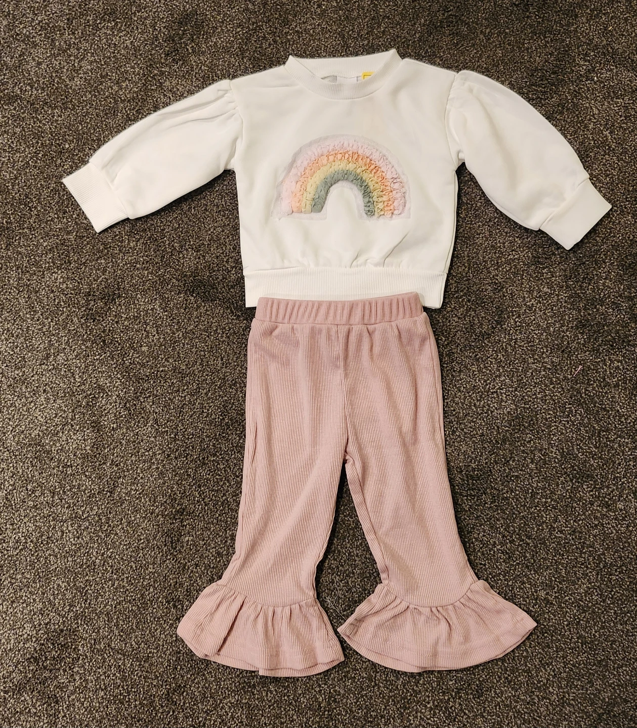 Girls "Kiss Me" & Rainbow Sweatshirt Set with Ruffled Pants - photo 3