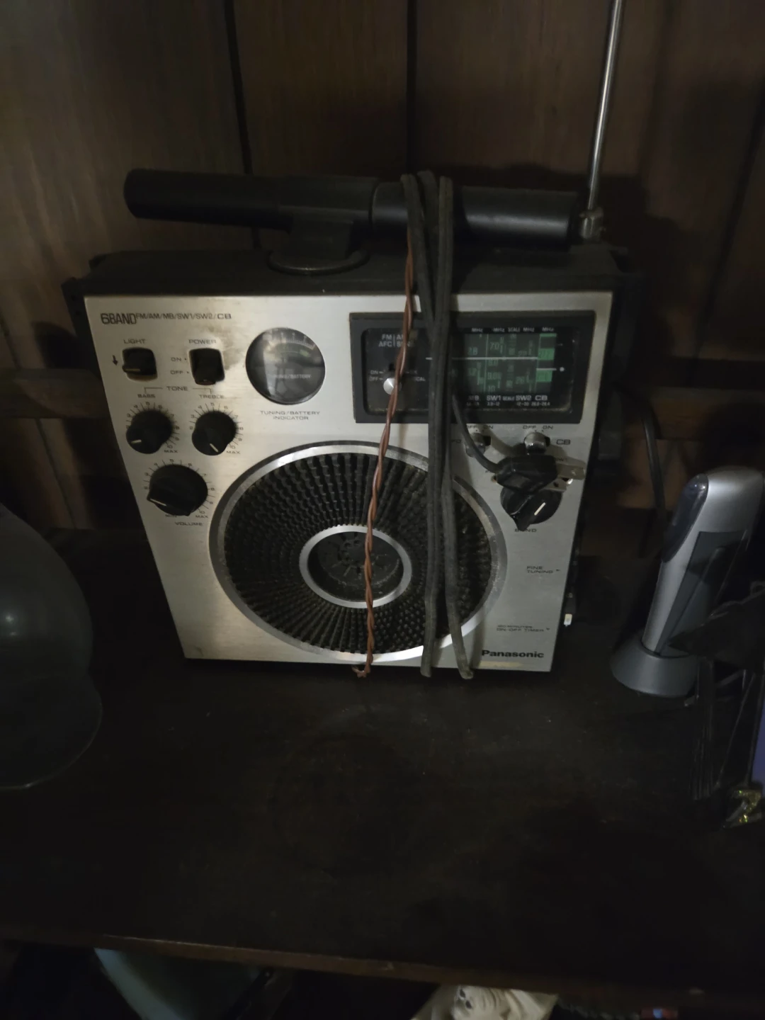 Panasonic RF-1130 AM/FM/SW/LW/CB Radio - photo 2