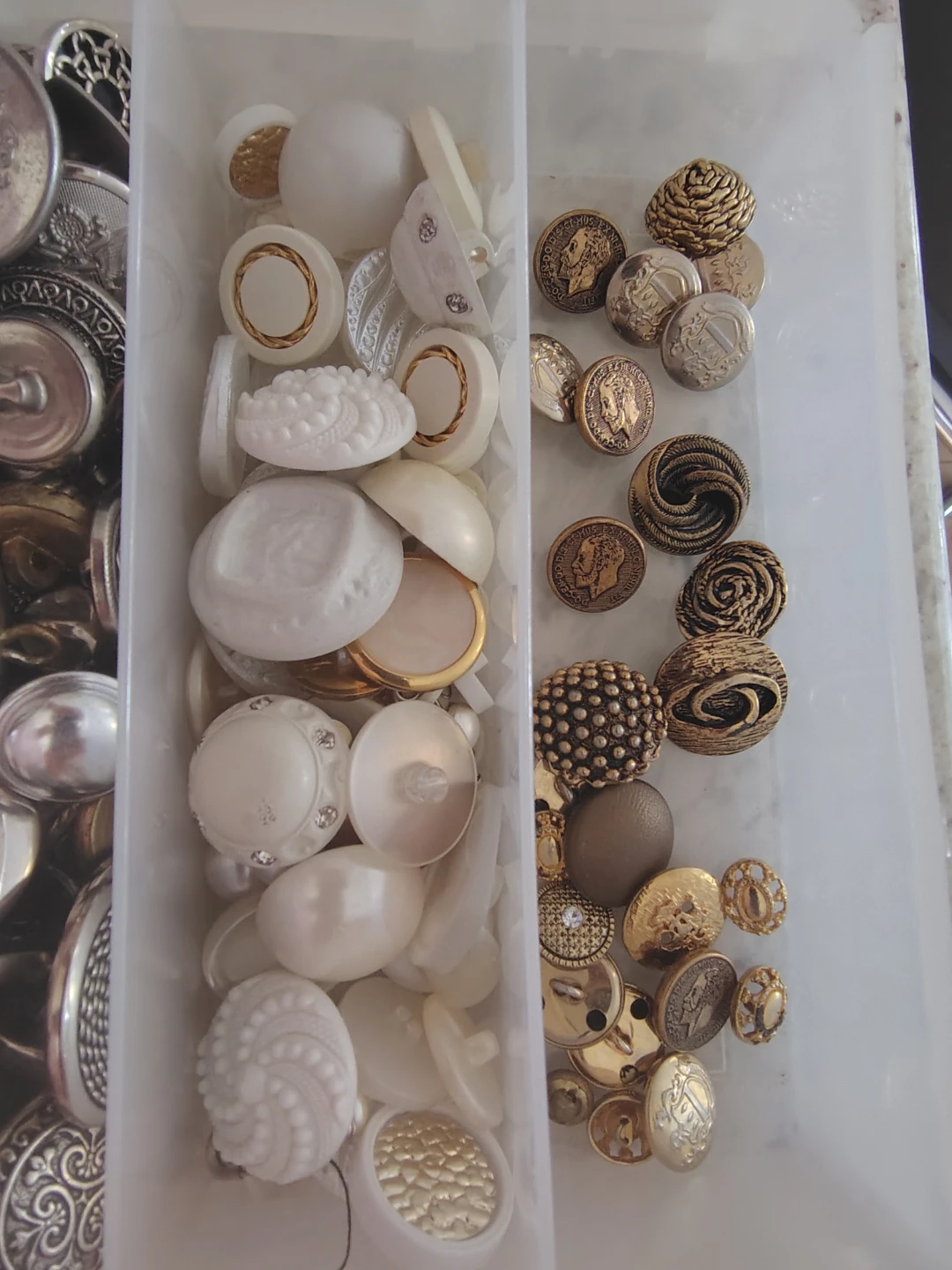 Vintage Gold, Silver & White Button Lot 🤍✨ - photo 2