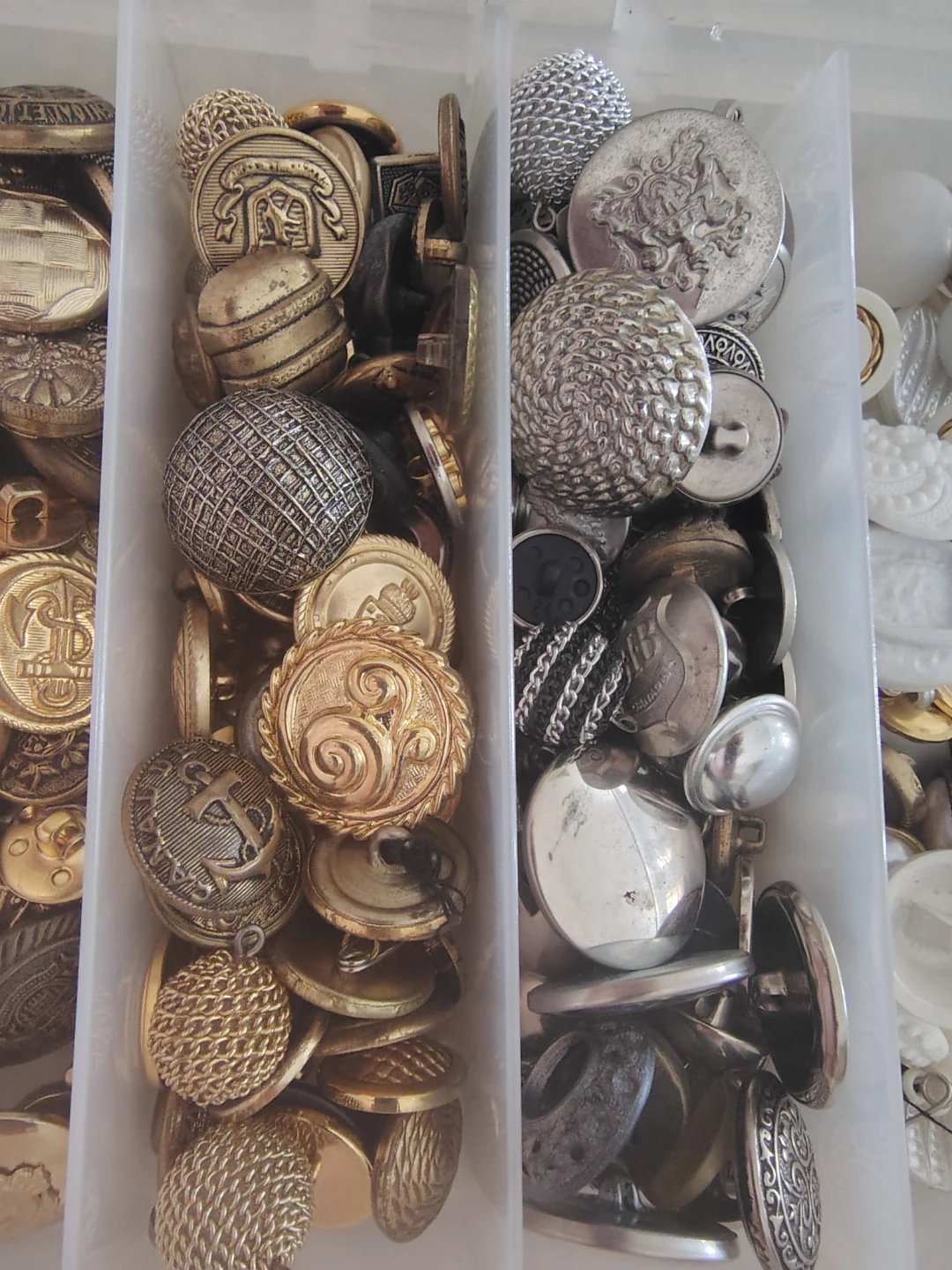 Vintage Gold, Silver & White Button Lot 🤍✨ - photo 3
