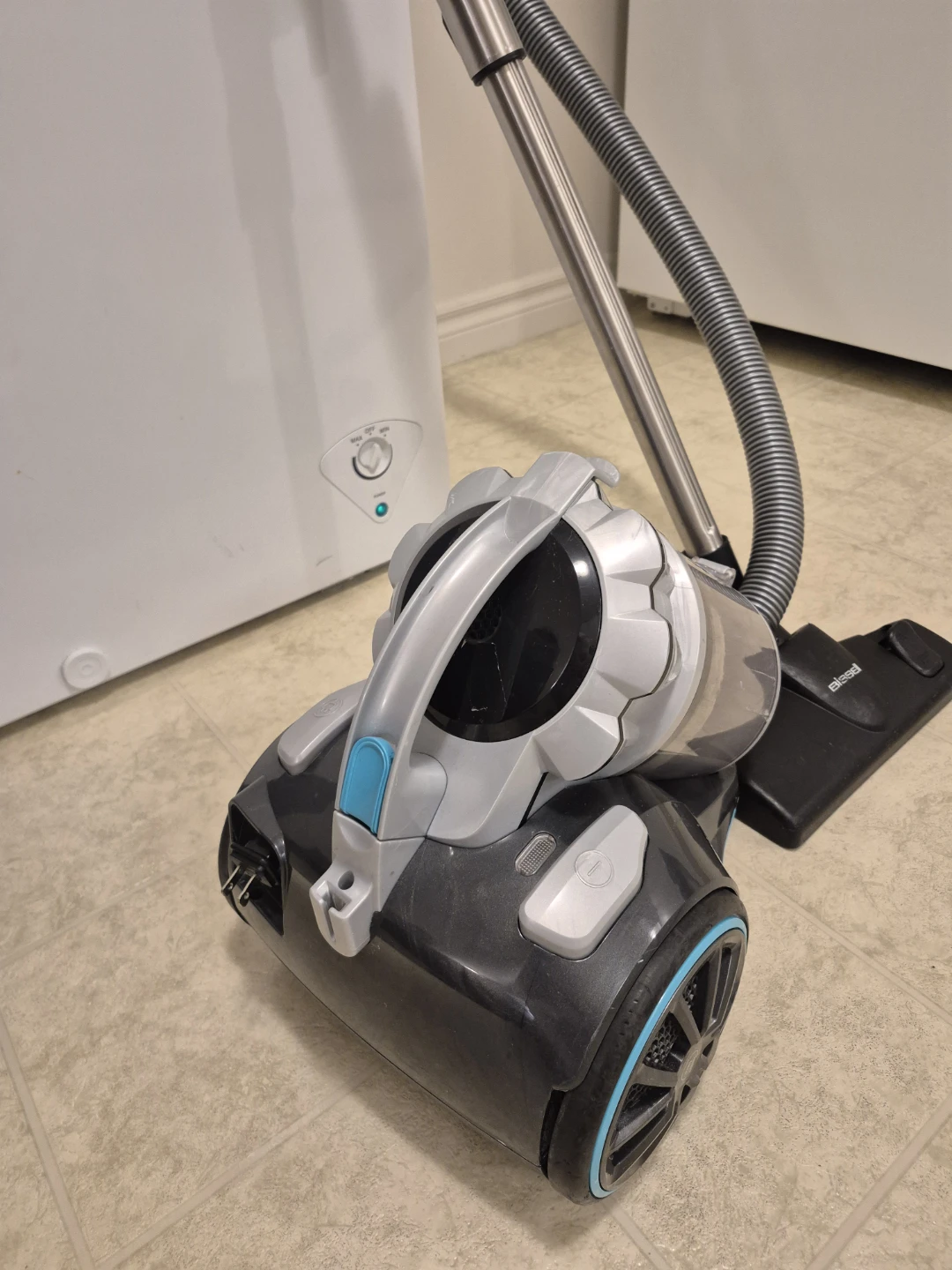 Bissell CleanView Bagless Vacuum Cleaner - photo 2