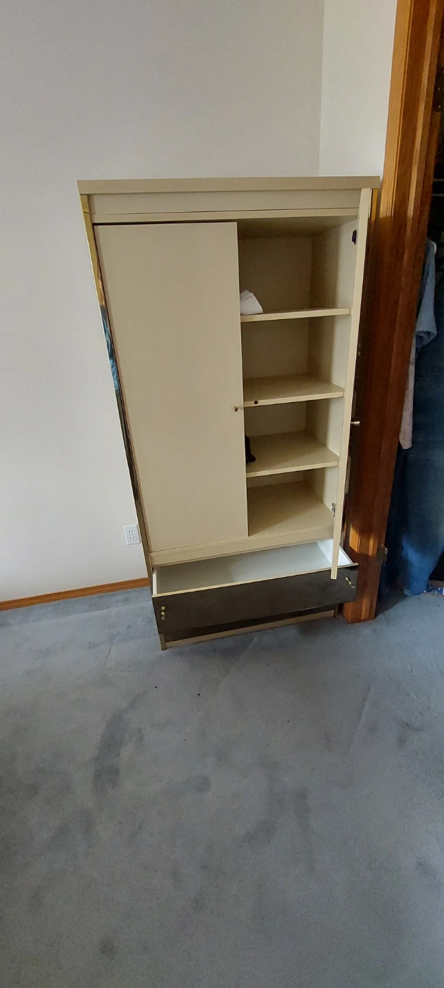 Queen bedroom set with dressers