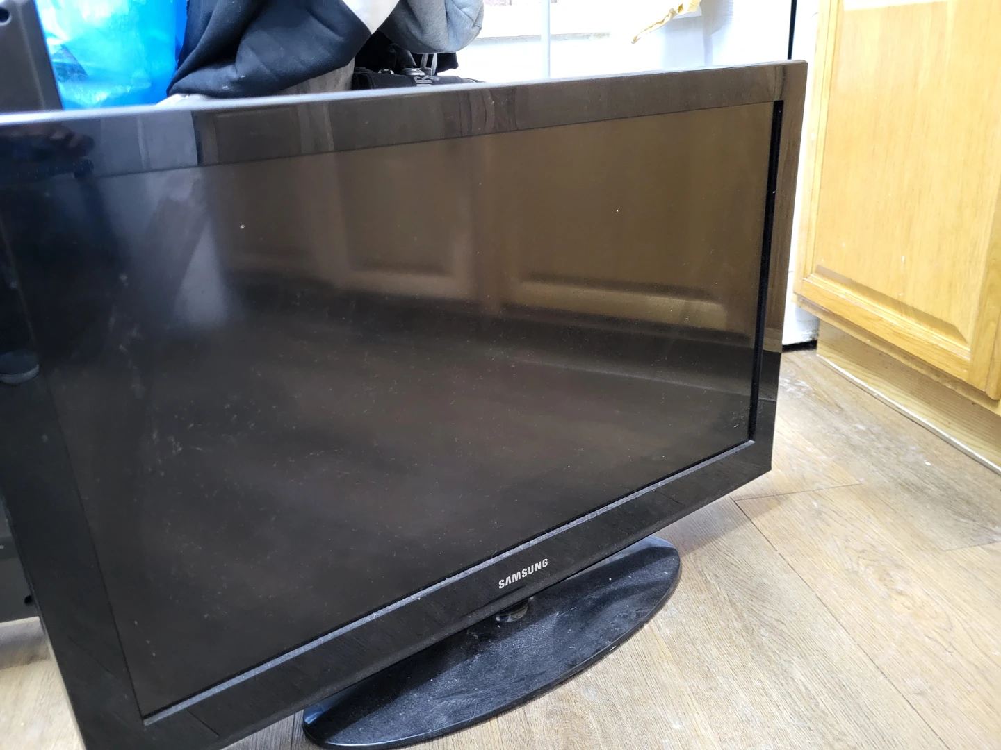 Insignia 43-inch Flat Screen TV - photo 2