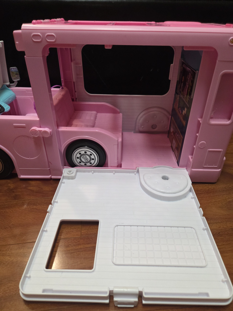 Barbie Pink Camper Van Playset - photo 2