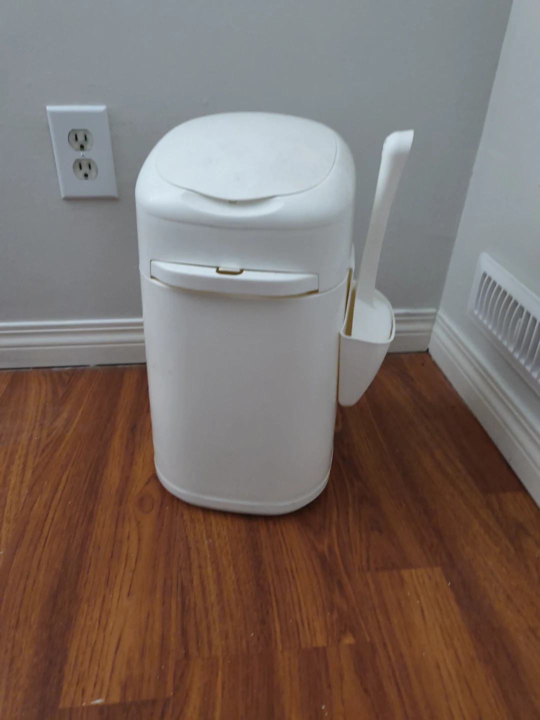 White Litter Lockert Design Plus