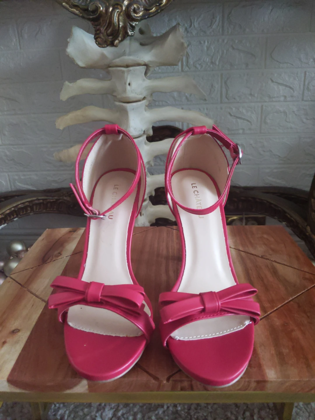 Le Château red Pin Up Bow Heels Size 7