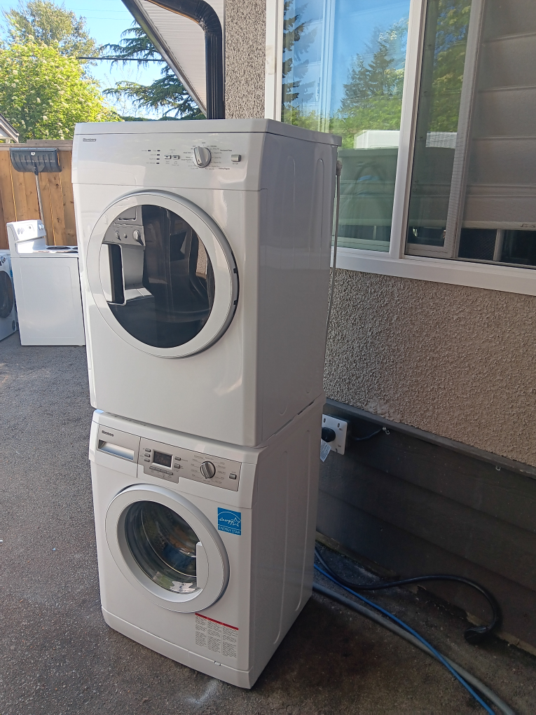 Blomberg Stackable Washer and Dryer Set - photo 2