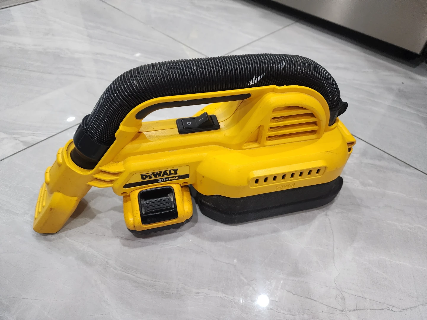 DeWalt 20V MAX Cordless Wet/Dry Vacuum - photo 2