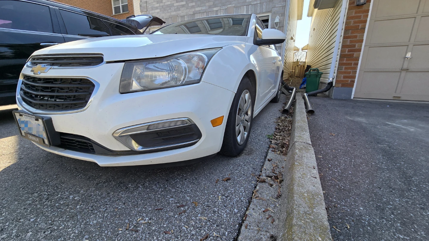 2016 White Chevrolet Cruze - photo 2