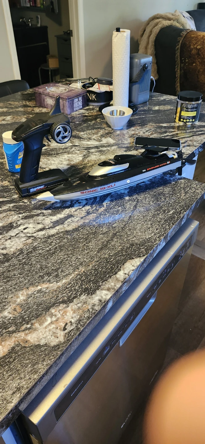 RC Boat "Sonic 19-XLI" Brushless Motor Version