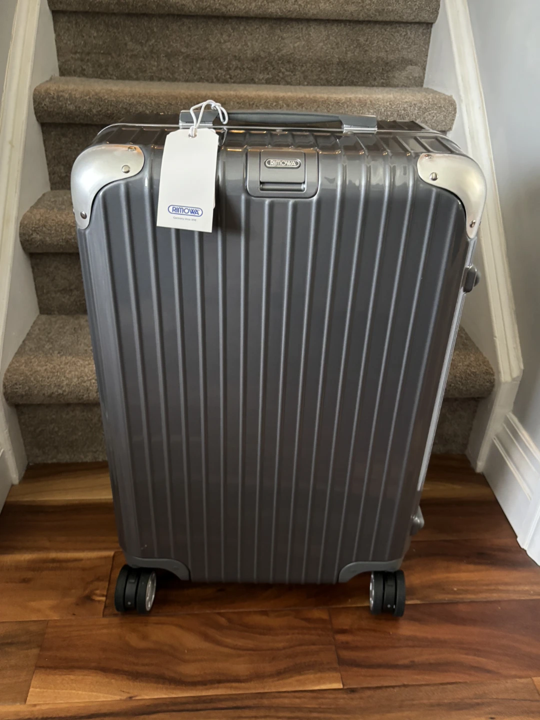 Rimowa LimboTrolley Suitcase Seal Grey.