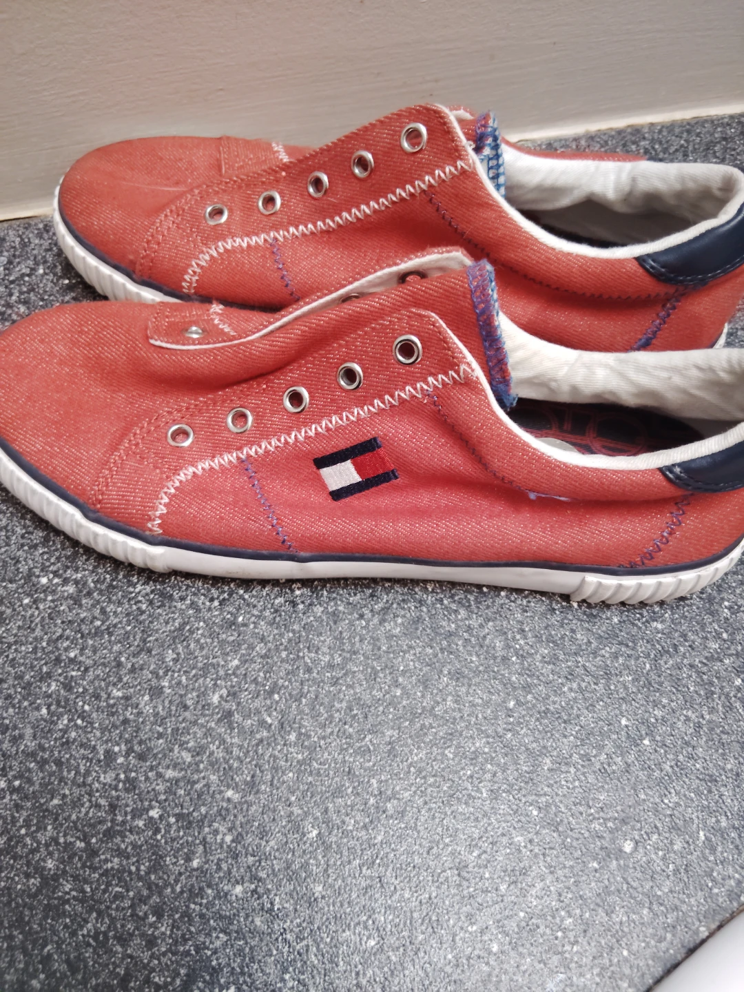Tommy Hilfiger Red Canvas Lace-Up Shoes Size 6.5 - photo 2