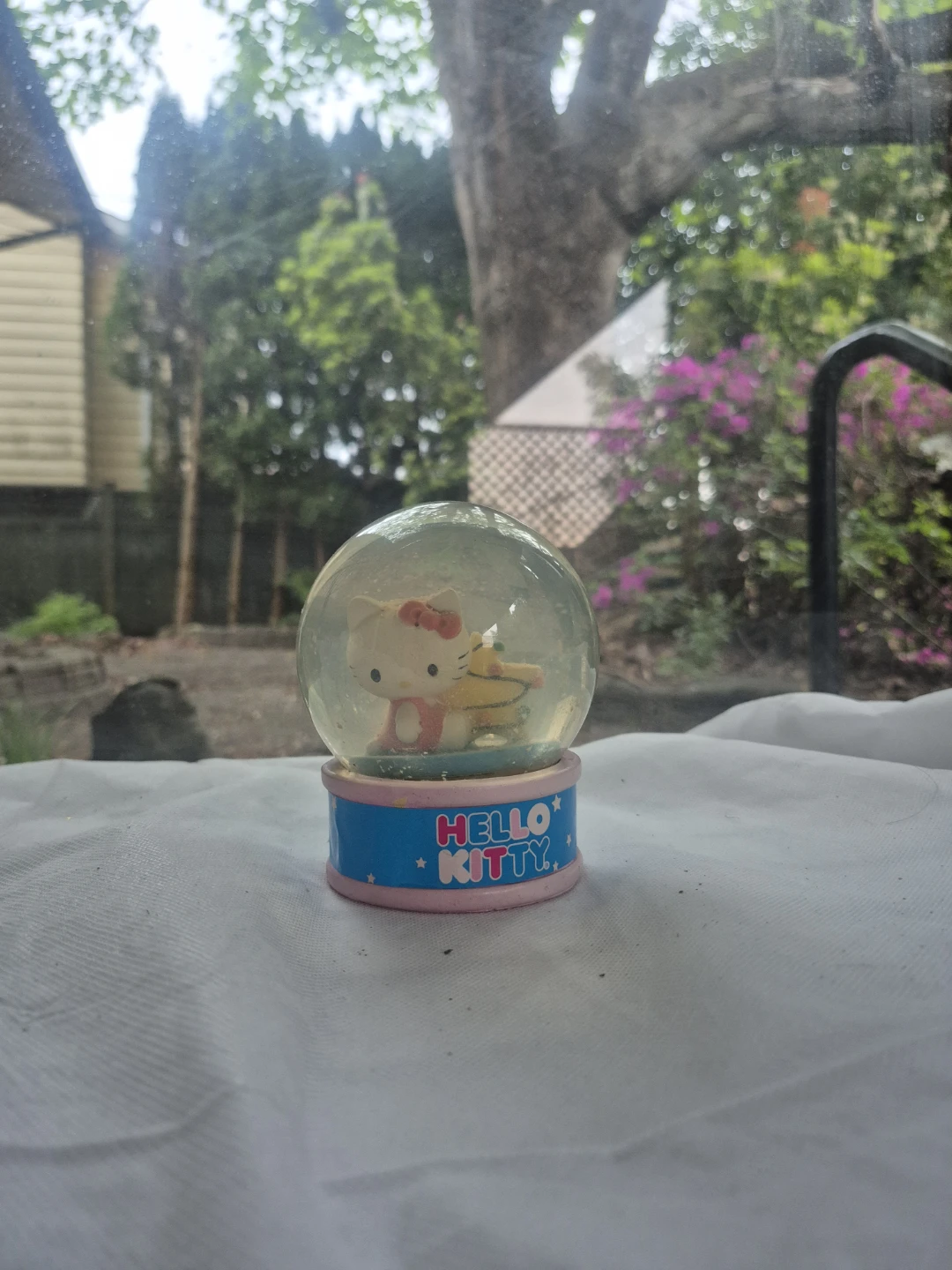 Hello Kitty Snow Globe