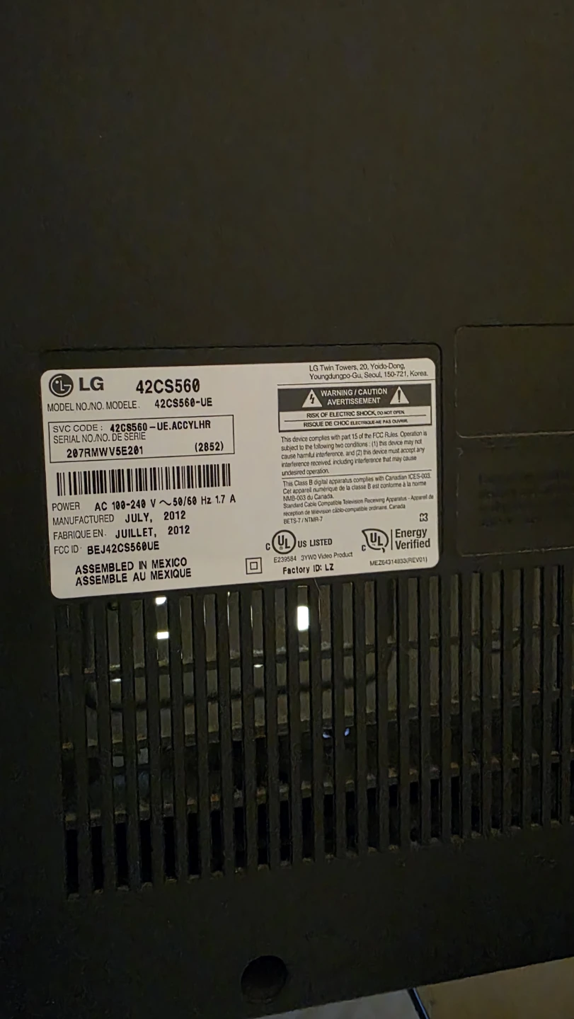 LG 42CS560 42-inch LCD TV - photo 2