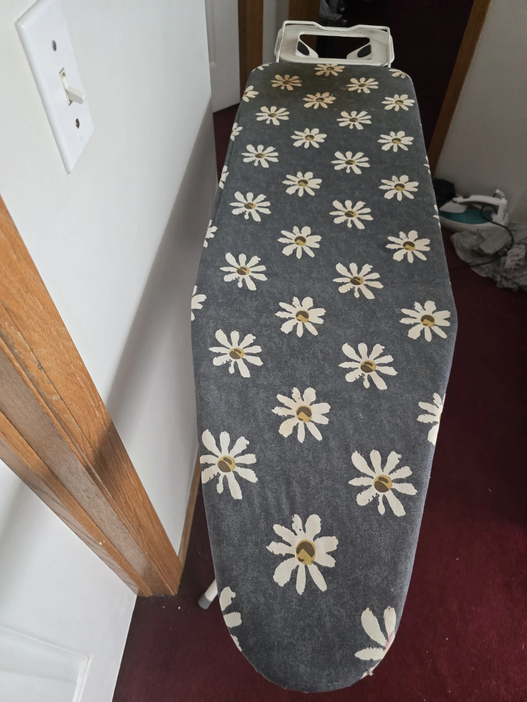 Ironing Board with Daisy Pattern - photo 2