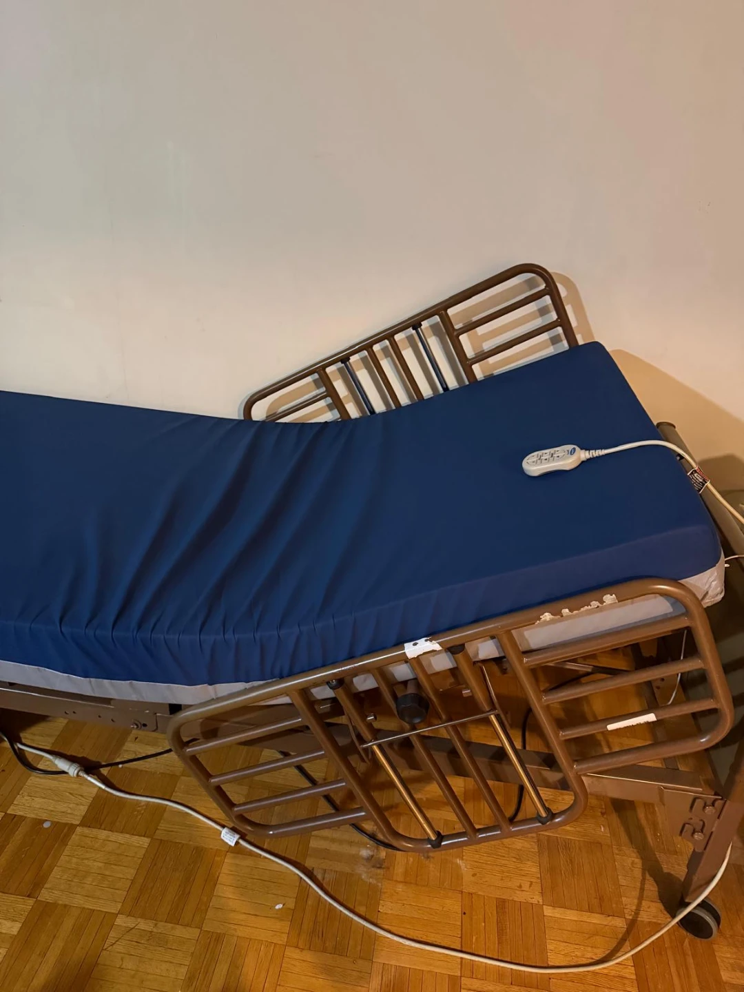 Hospital Bed with Electric Adjustment - photo 4