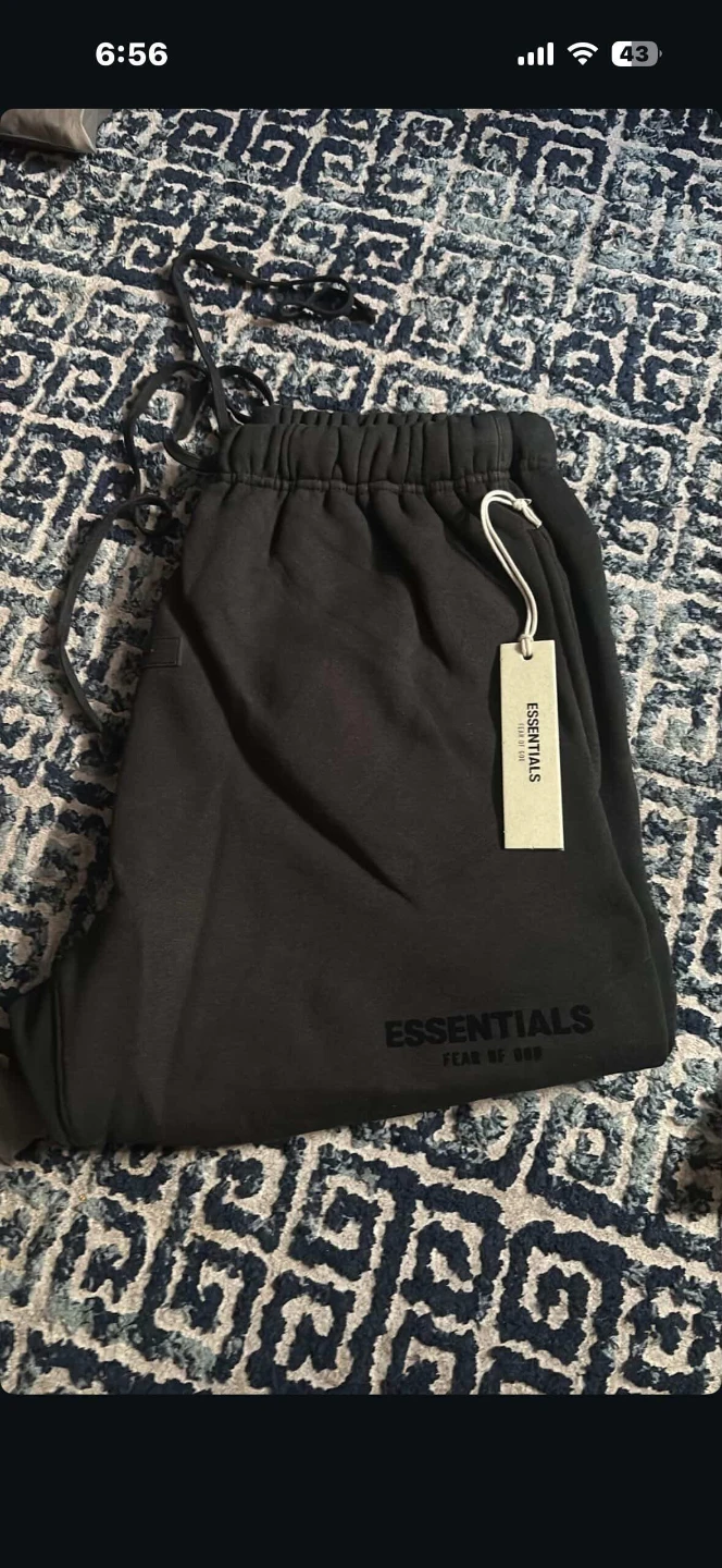 ESSENTIALS Fear of God Black shorts