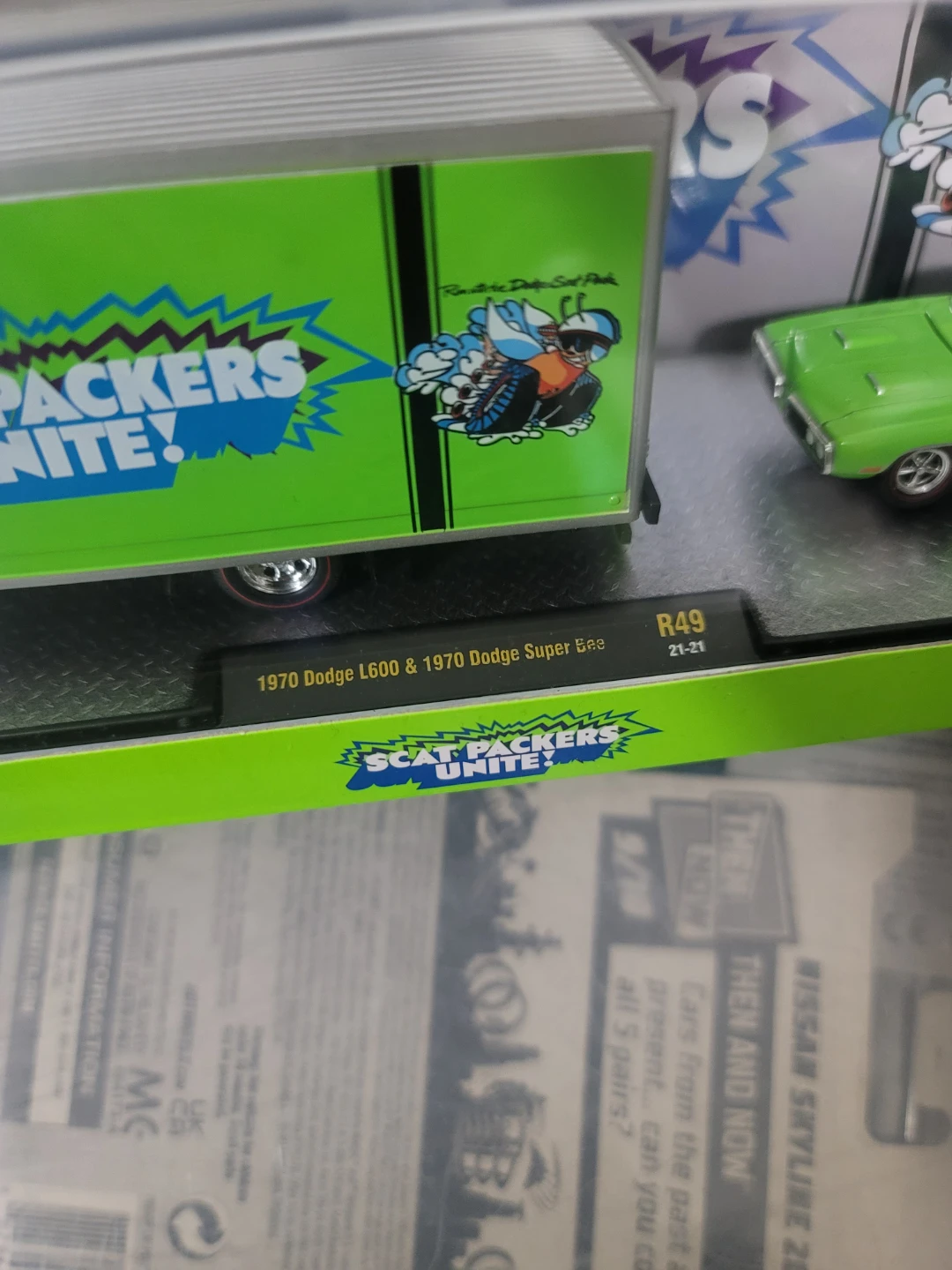 M2 Machines 1970 Dodge L600 & 1970 Dodge Super Bee Diecast Set - photo 2