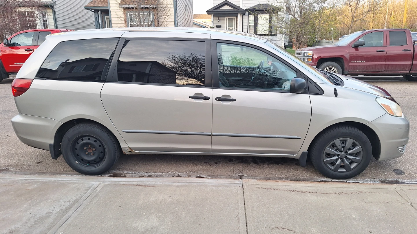 Toyota Sienna Minivan - photo 3