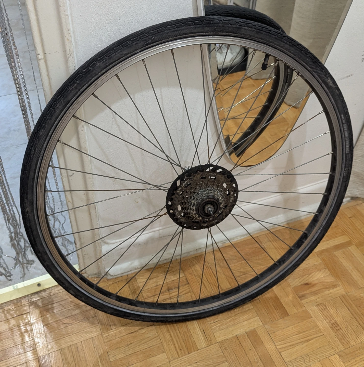 700x35C (28x1 5\8x1 3\8) REAR Wheel Used Bike Bicycle