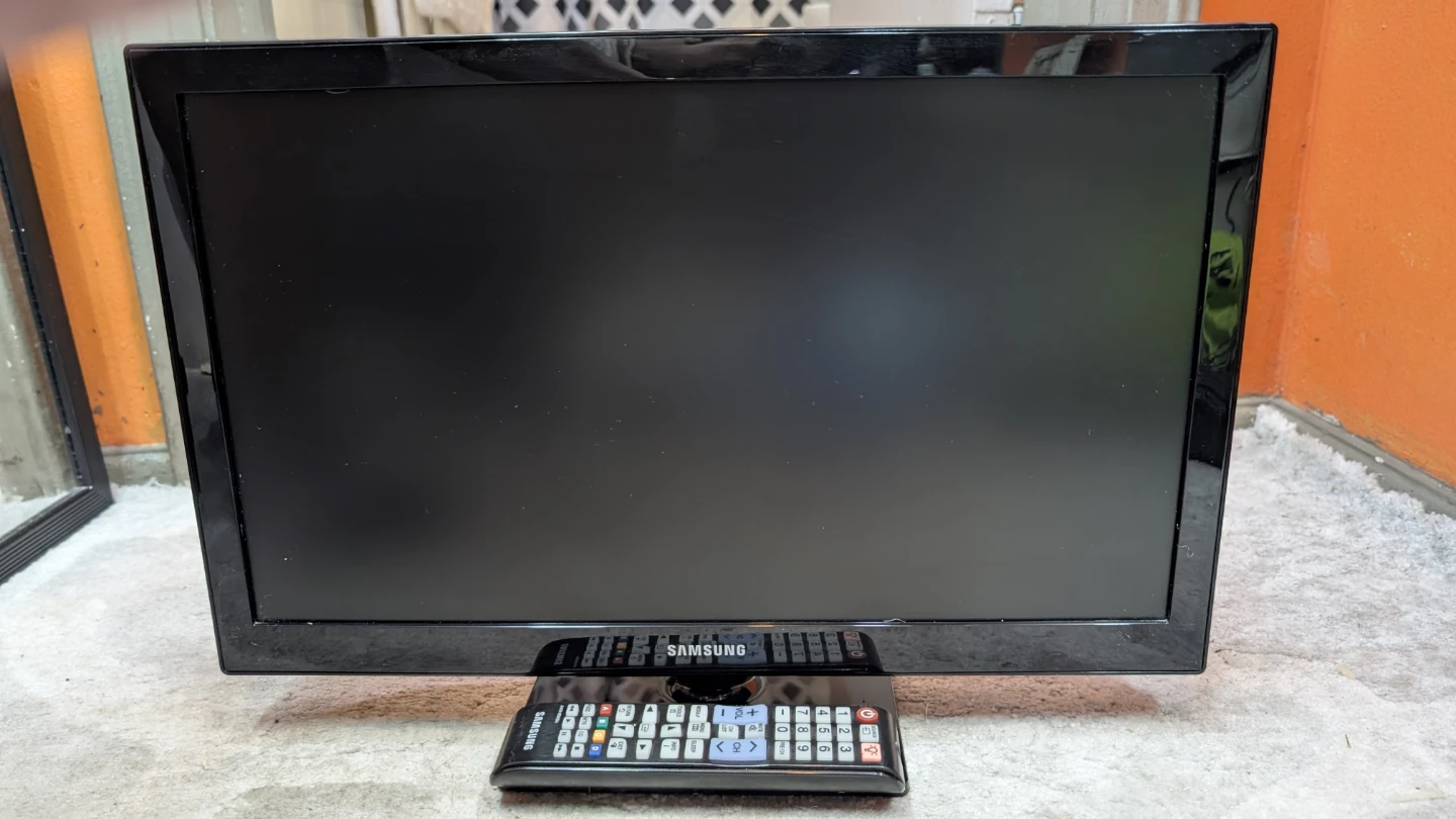 Samsung 19" HD Monitor/TV