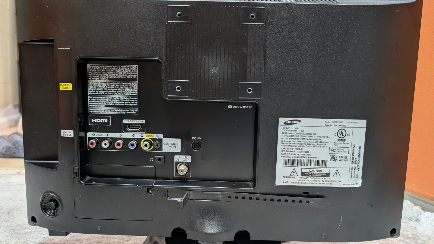 Samsung 19" HD Monitor/TV - photo 3