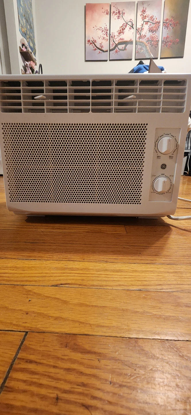 GE Appliances 5,000 BTU/HR Room Air Conditioner - White