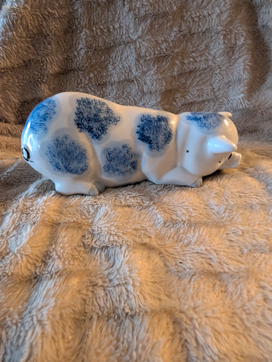 Staffordshire Victoria Pig Blue White Porcelain Figurn