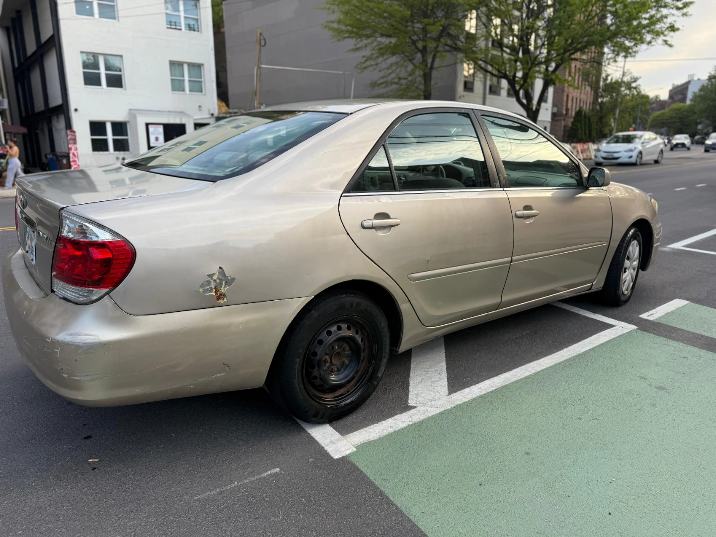 Toyota Camry Sedan - photo 3
