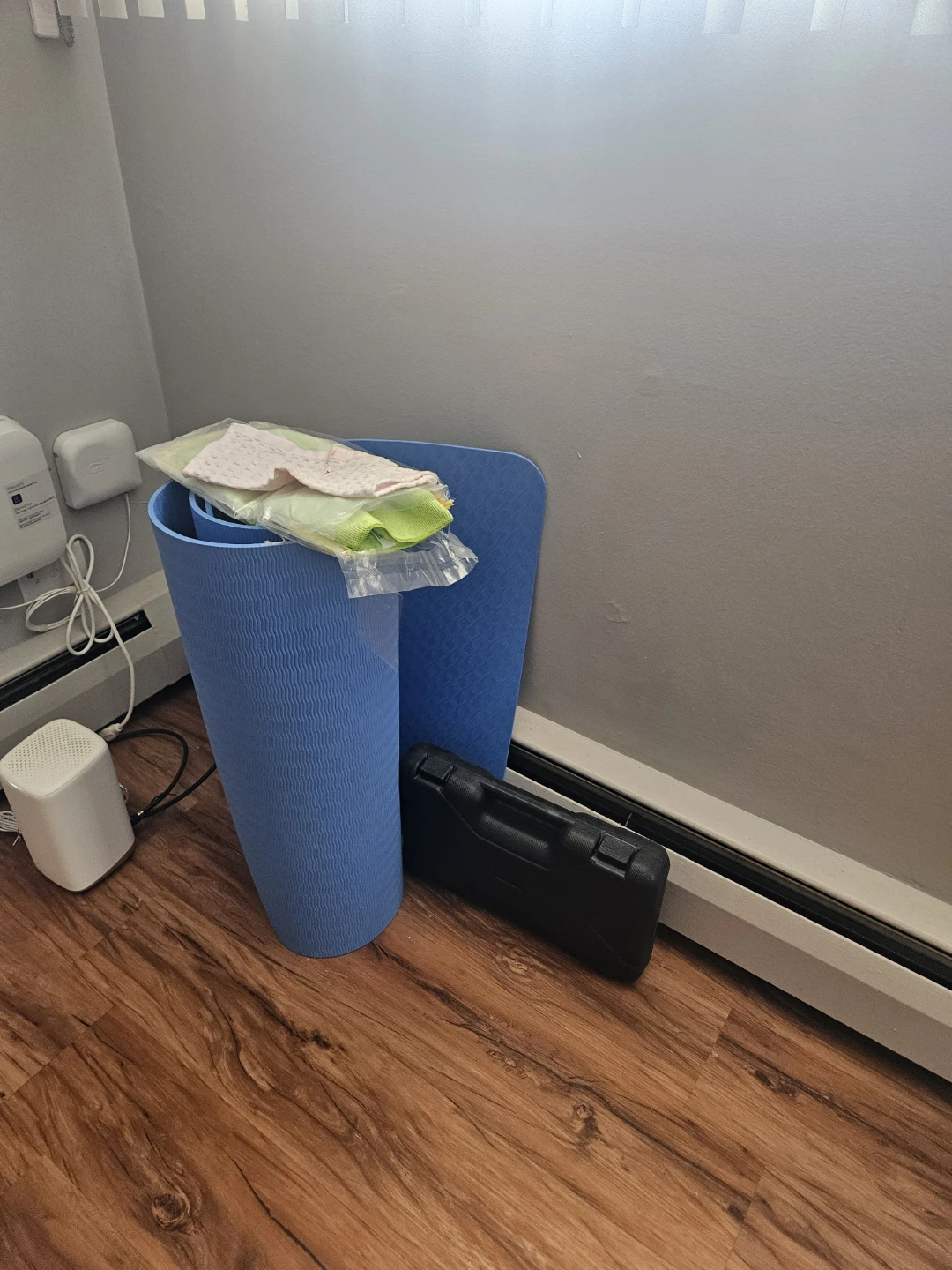 Assorted Kitchen Tools and Workout Gear - photo 2