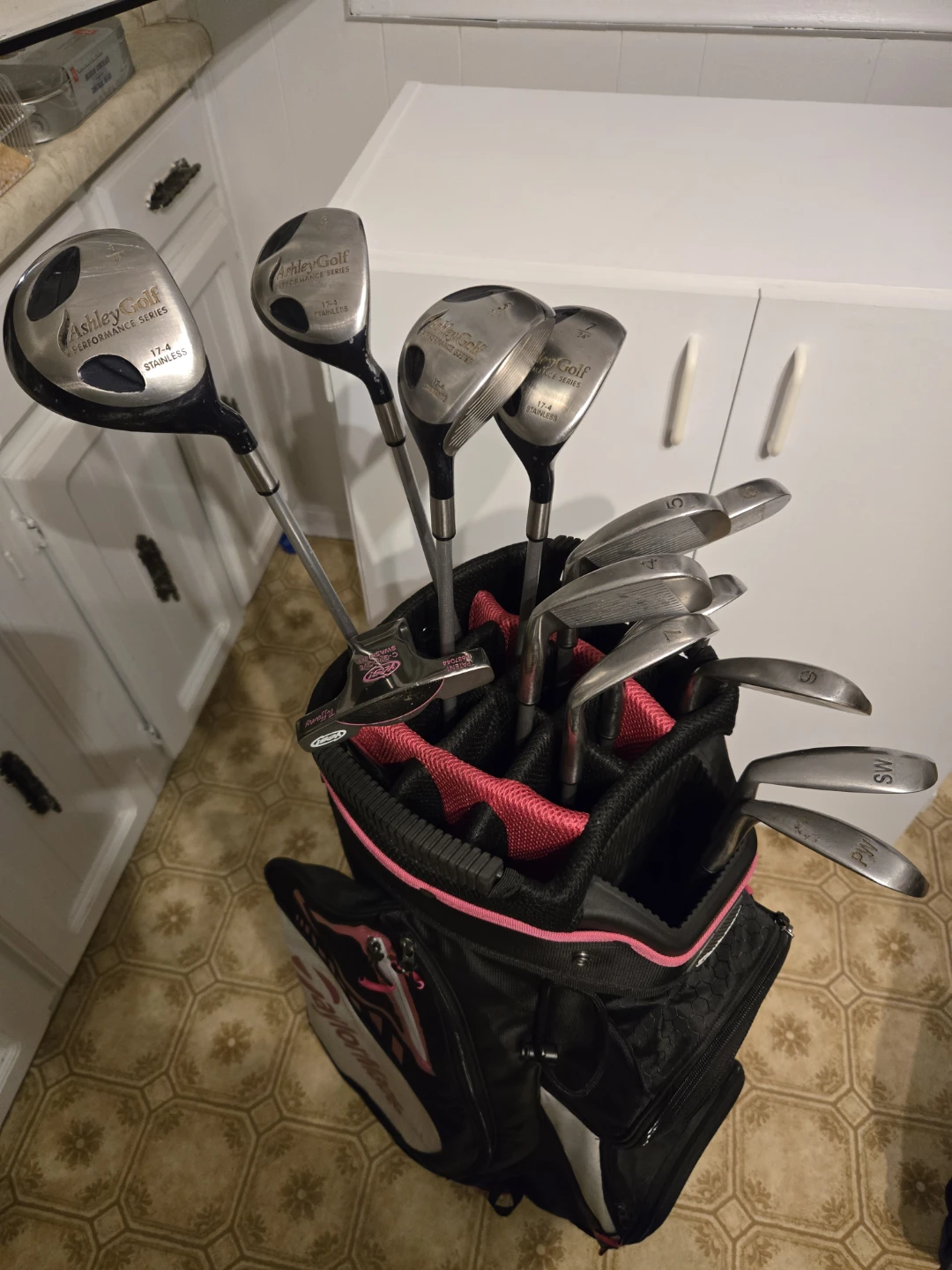 Ashley R.H. Ladie's Golf Clubs