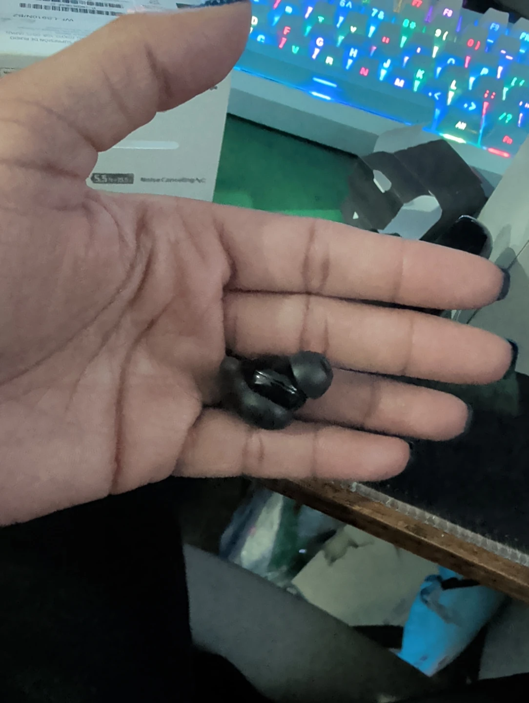 Sony WF-1000XM4 Noise Cancelling Earbuds - photo 2