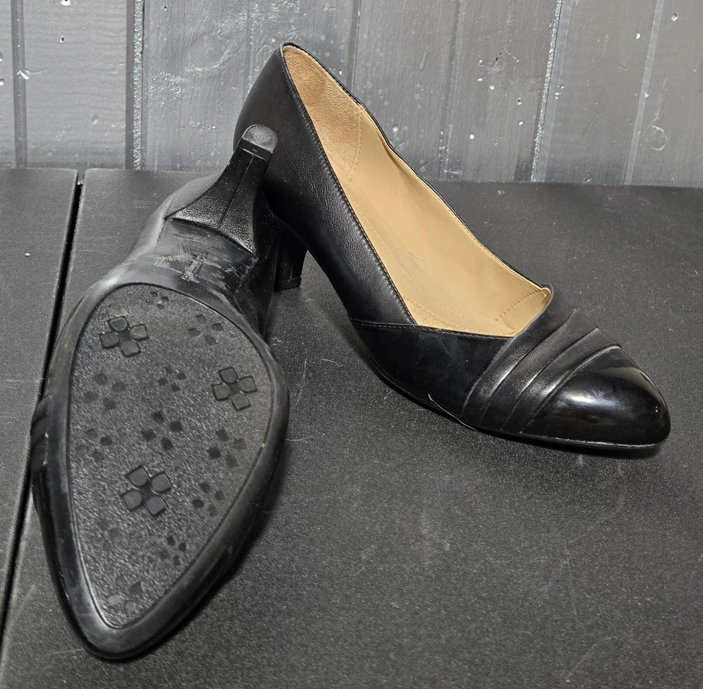 Naturalizer Black Leather Heels Size 8W - photo 3