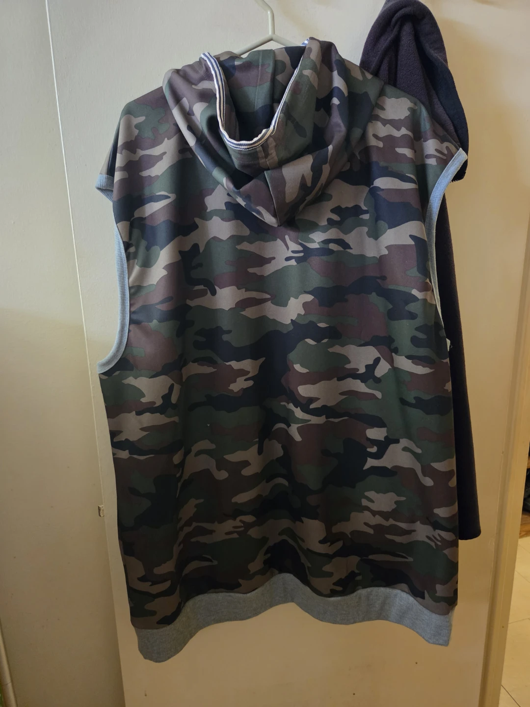 Company Eighty One Camo Sleeveless Zip-Up Hoodie 4X-Large - photo 3
