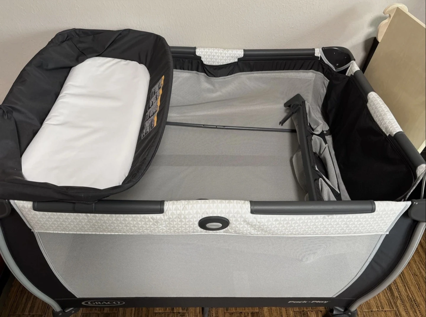 Graco Pack 'n Play Day2Dream Bassinet Playard - Hutton