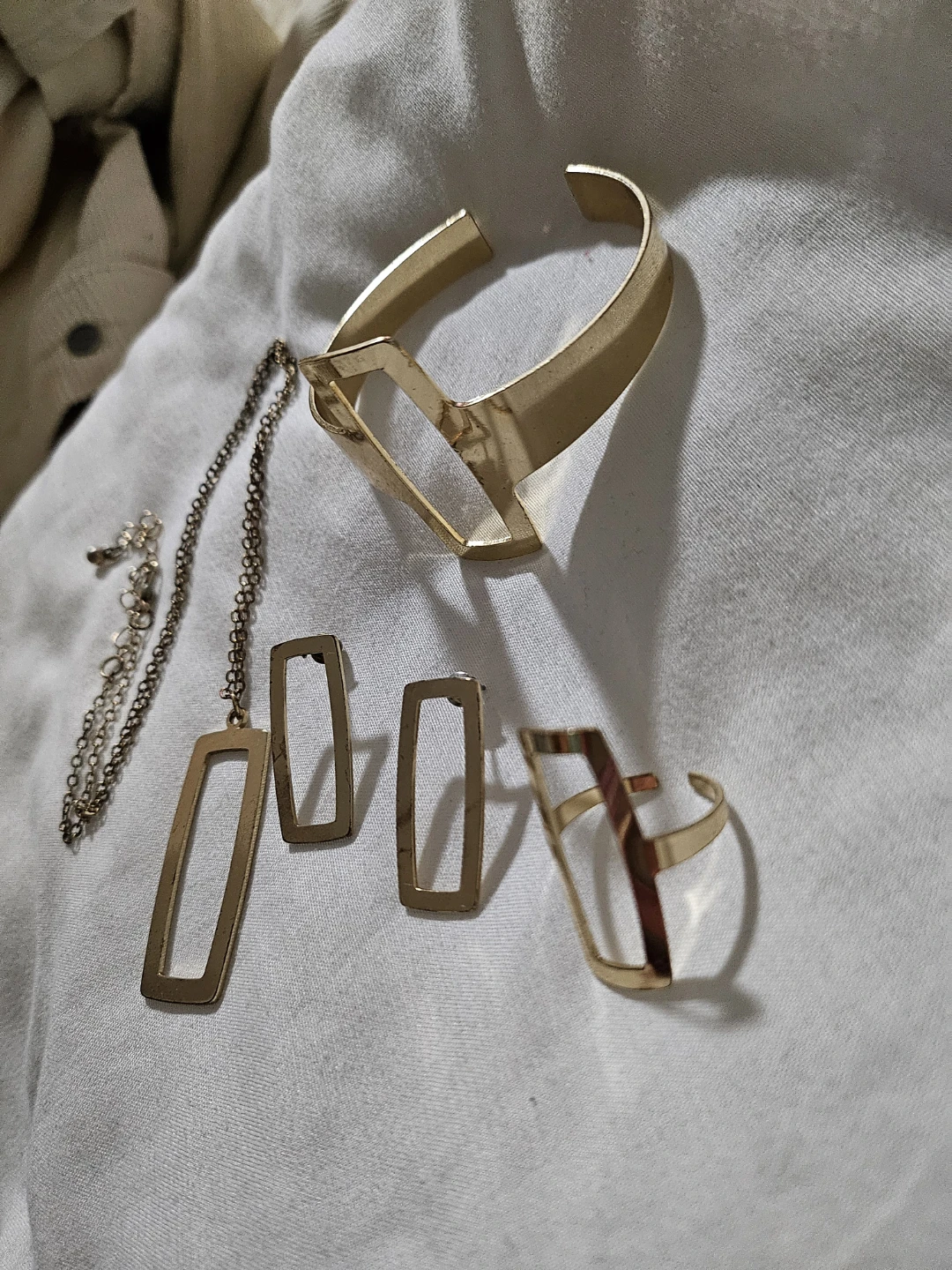 Gold Tone Geometric Jewelry Set (Copper Material)