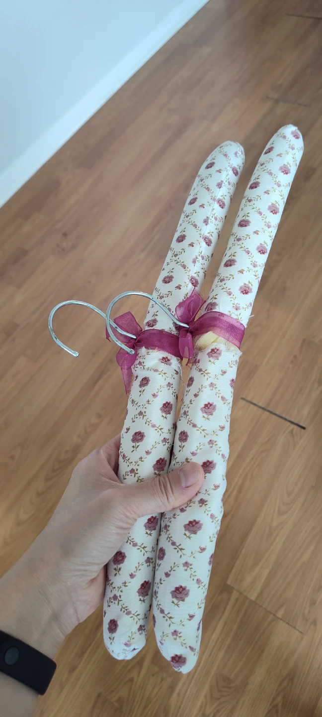 2 Padded Hangers with Floral Print