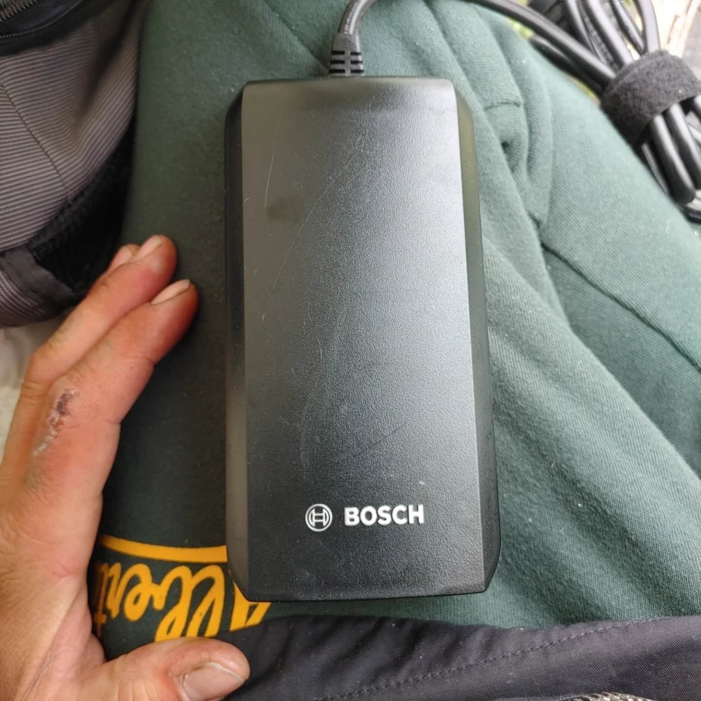 Bosch eBike Battery Charger 36-2/100-240 - photo 2