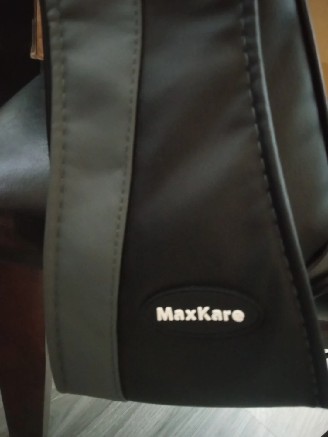 MaxKare Shiatsu Shoulder Massager with Kneading and Heat - photo 4