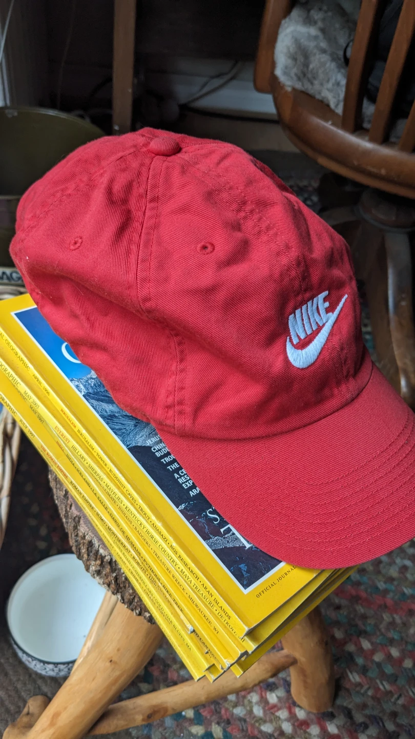 Red Nike Baseball Cap - photo 2