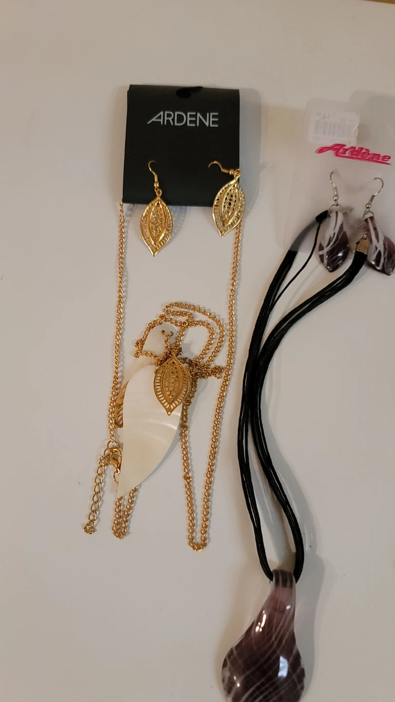 Ardene beaded necklace and earring set(18)