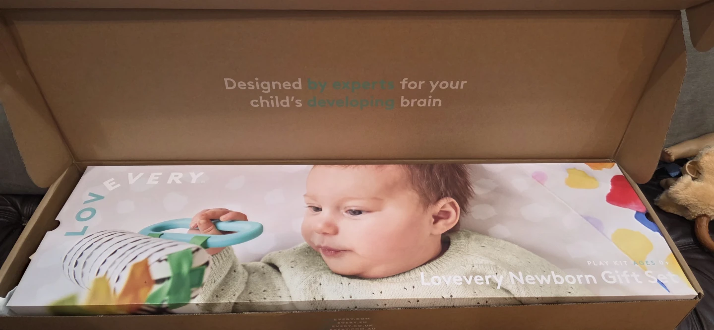 Lovevery newborn gift set - photo 3
