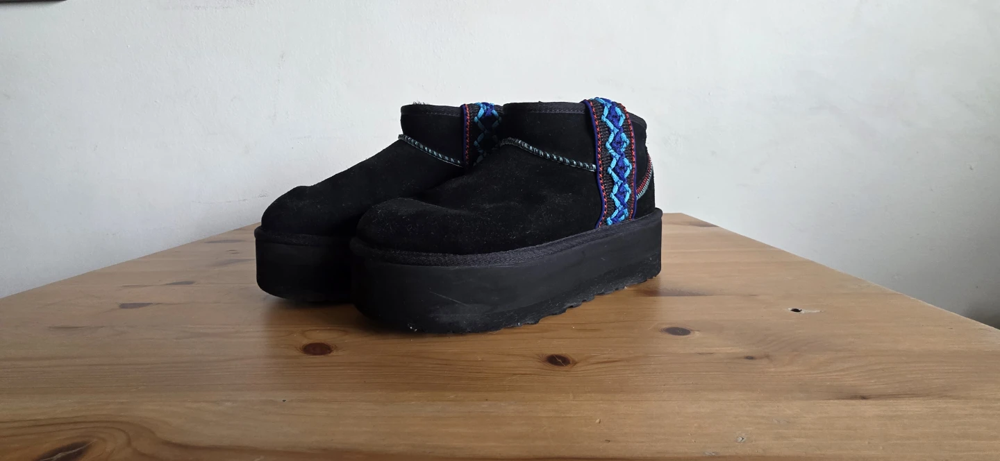Ugg Black Suede Platform Boots with Embroidered Detail - photo 4