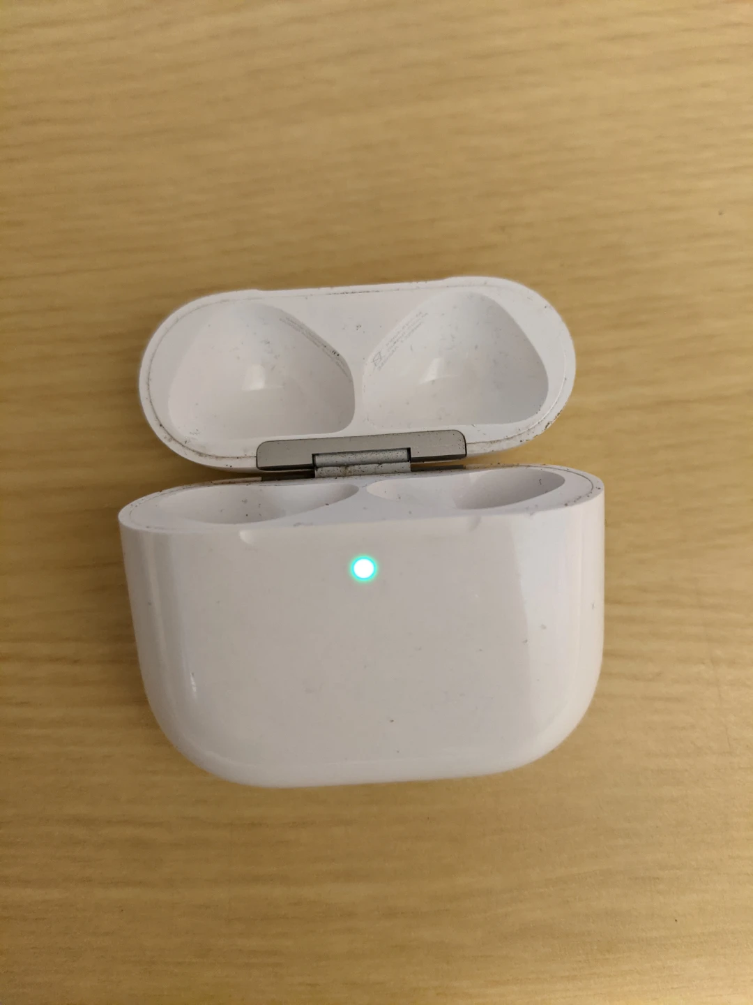 Apple AirPods Pro Charging Case. ONLY - photo 2