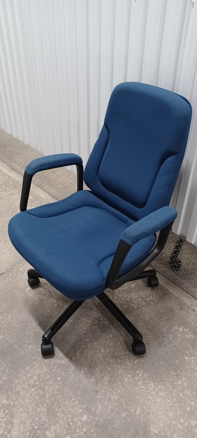 CLASSY OFFICE CHAIR good Quality