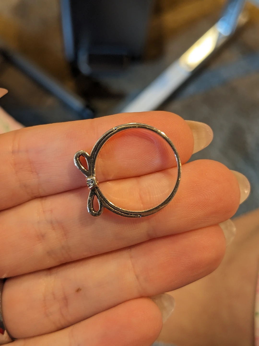Size 8 Sterling Silver Bow Ring with Sparkly Details - photo 5