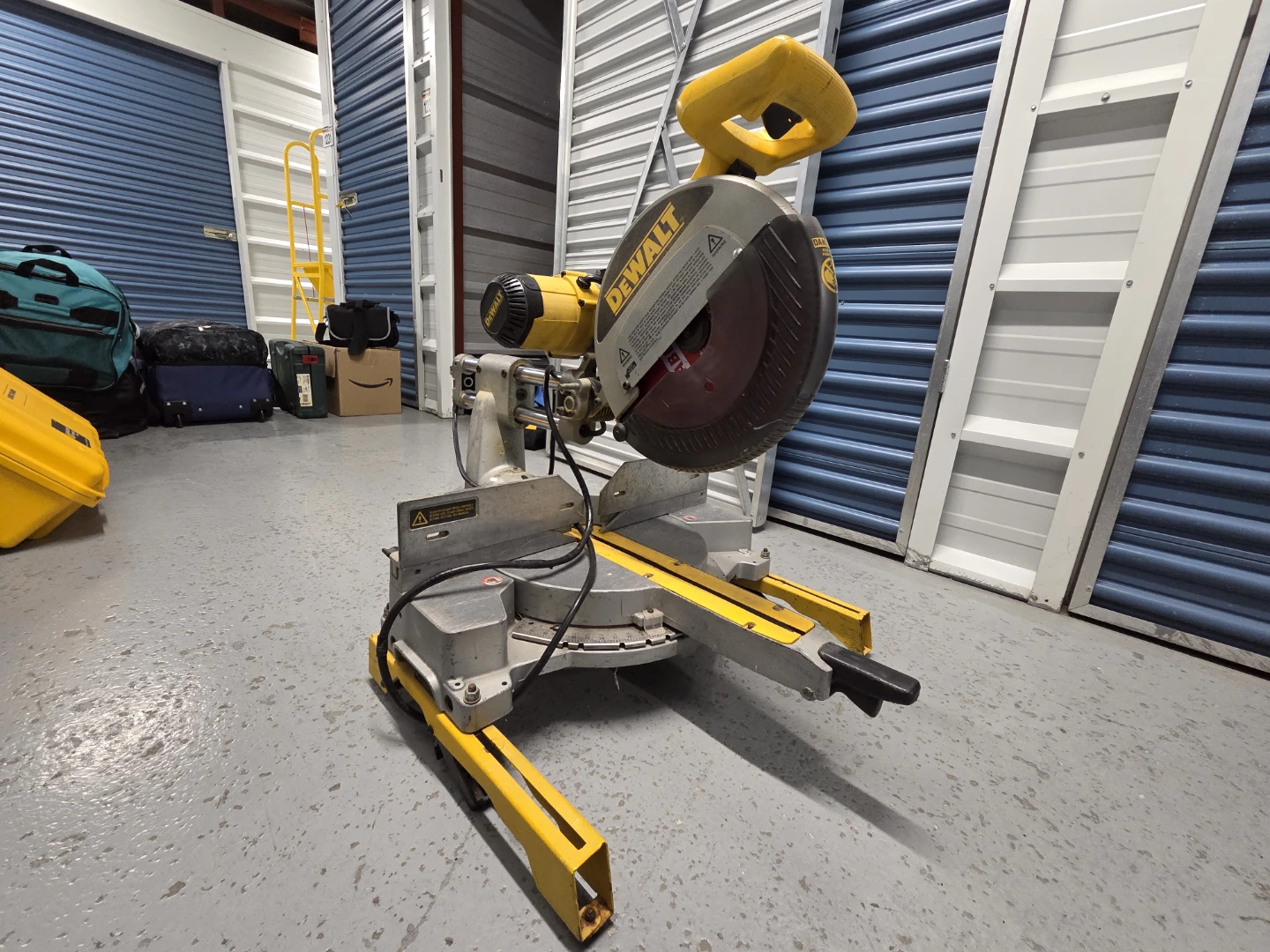 DeWalt DW708 12" Sliding Compound Miter Saw - photo 3
