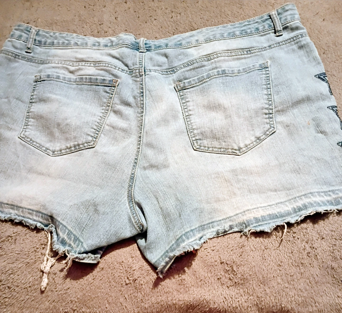 Women's jean shorts with stars design on each side by size 20 - photo 3