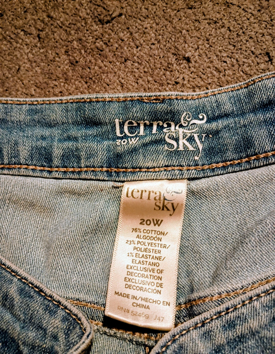 Women's jean shorts with stars design on each side by size 20 - photo 4