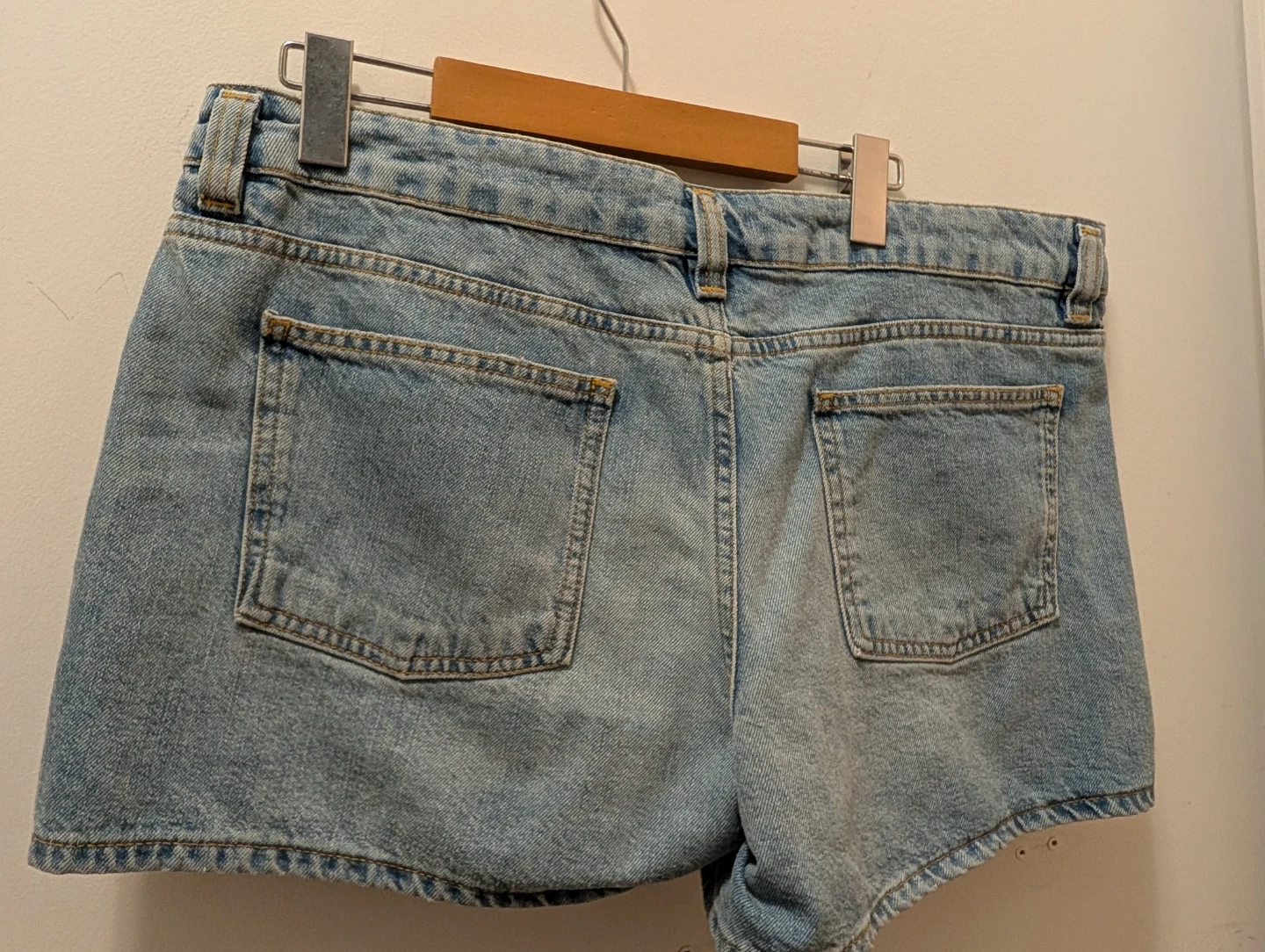 ZARA Denim Shorts and Black T-Shirt - Size 44 - photo 4